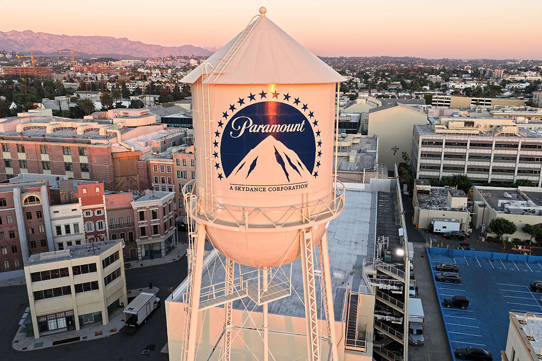 ЕС одори сливането на Paramount и Warner Bros за 110 милиарда долара