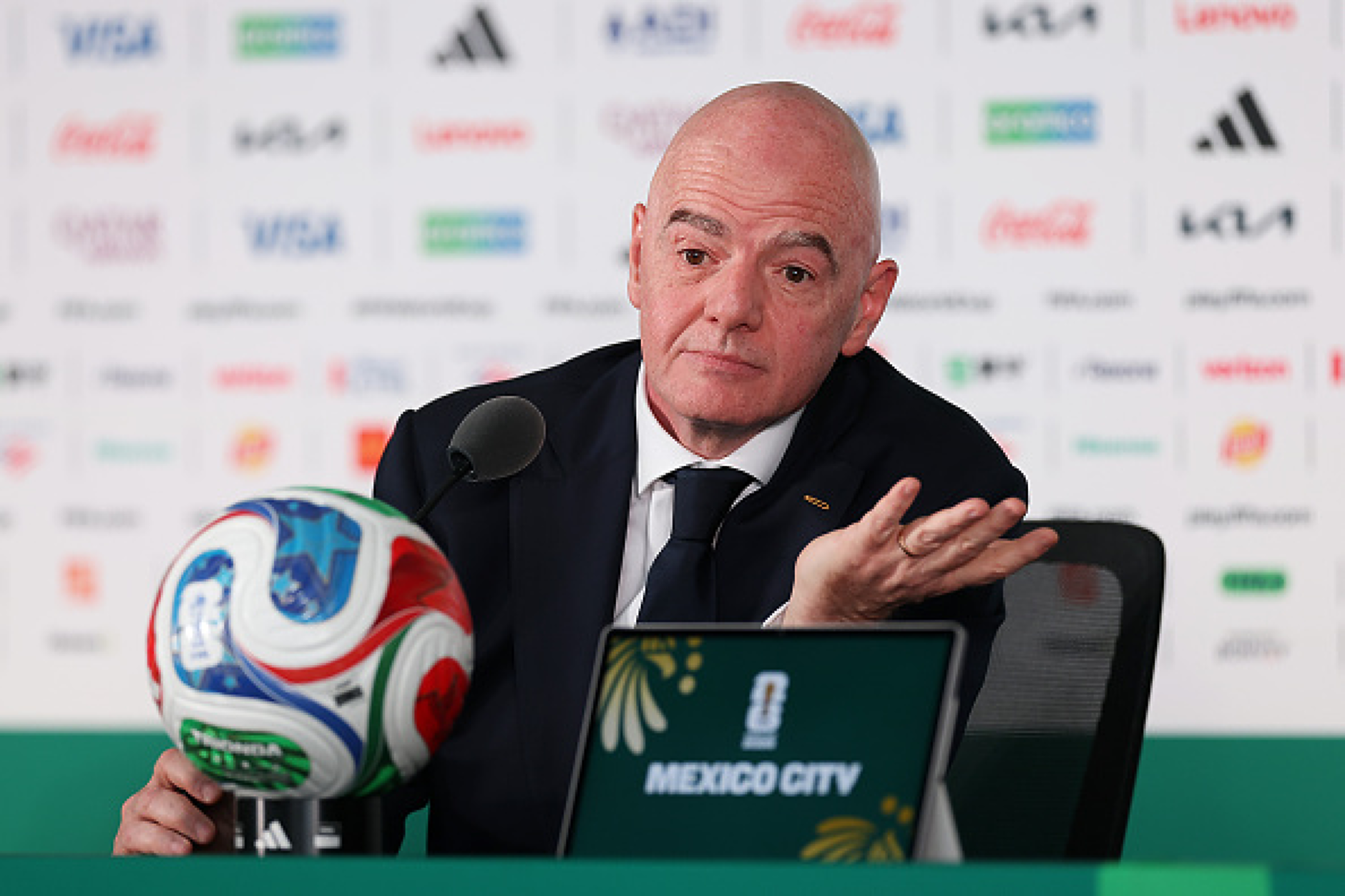 След нарастващ натиск: Шефът на FIFA Инфантино свиква извънредна среща на централата в Мароко 