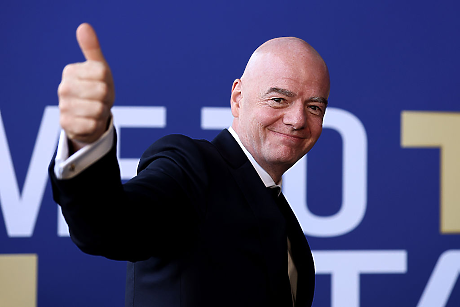Инфантино се извини за направените „грешки“, остава президент на ФИФА