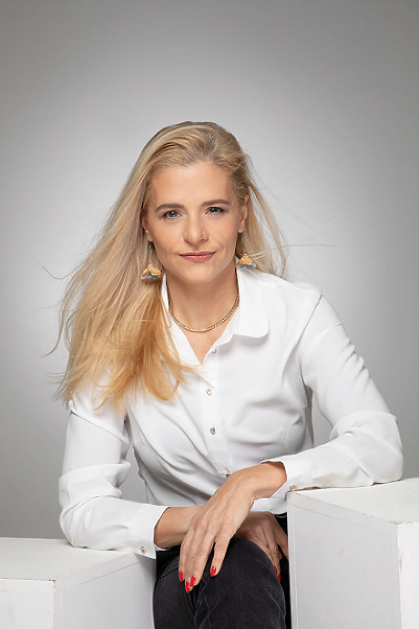 Светла Костадинова