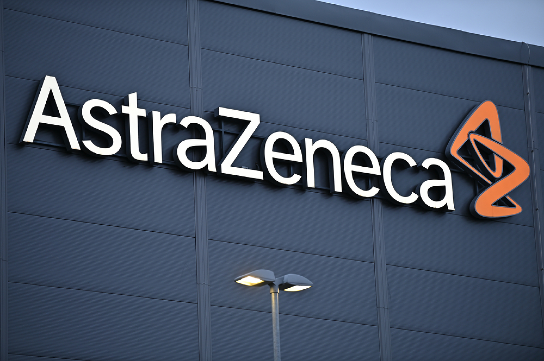 AstraZeneca увеличи печалбата си с 2% заради силните продажби на лекарства срещу рак