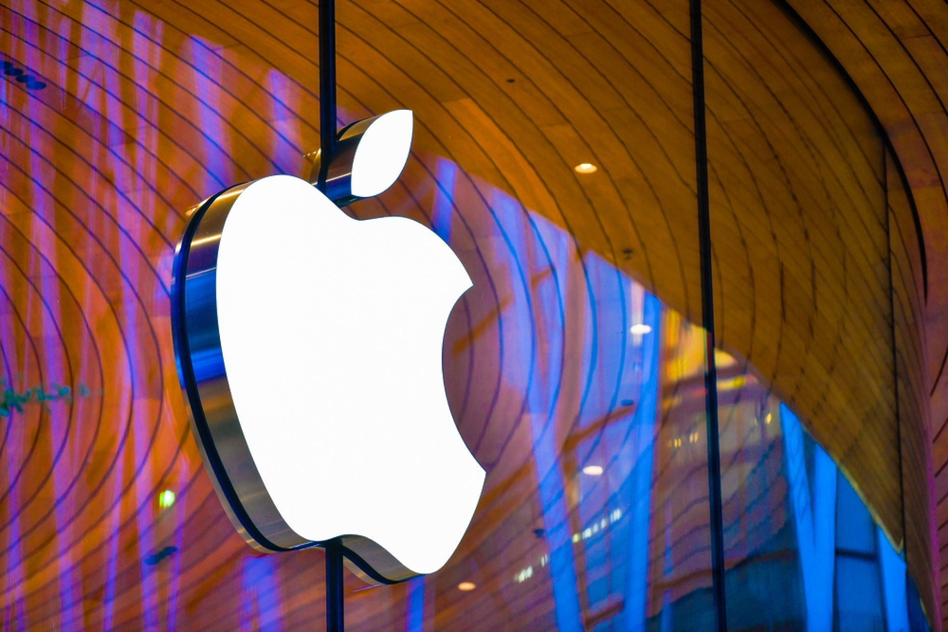 Apple губи над 360 млрд. долара от стойността си заради проблеми с доставките