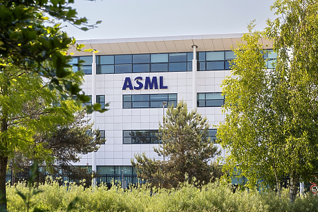 ASML повиши прогнозата си заради силното търсене на AI чипове