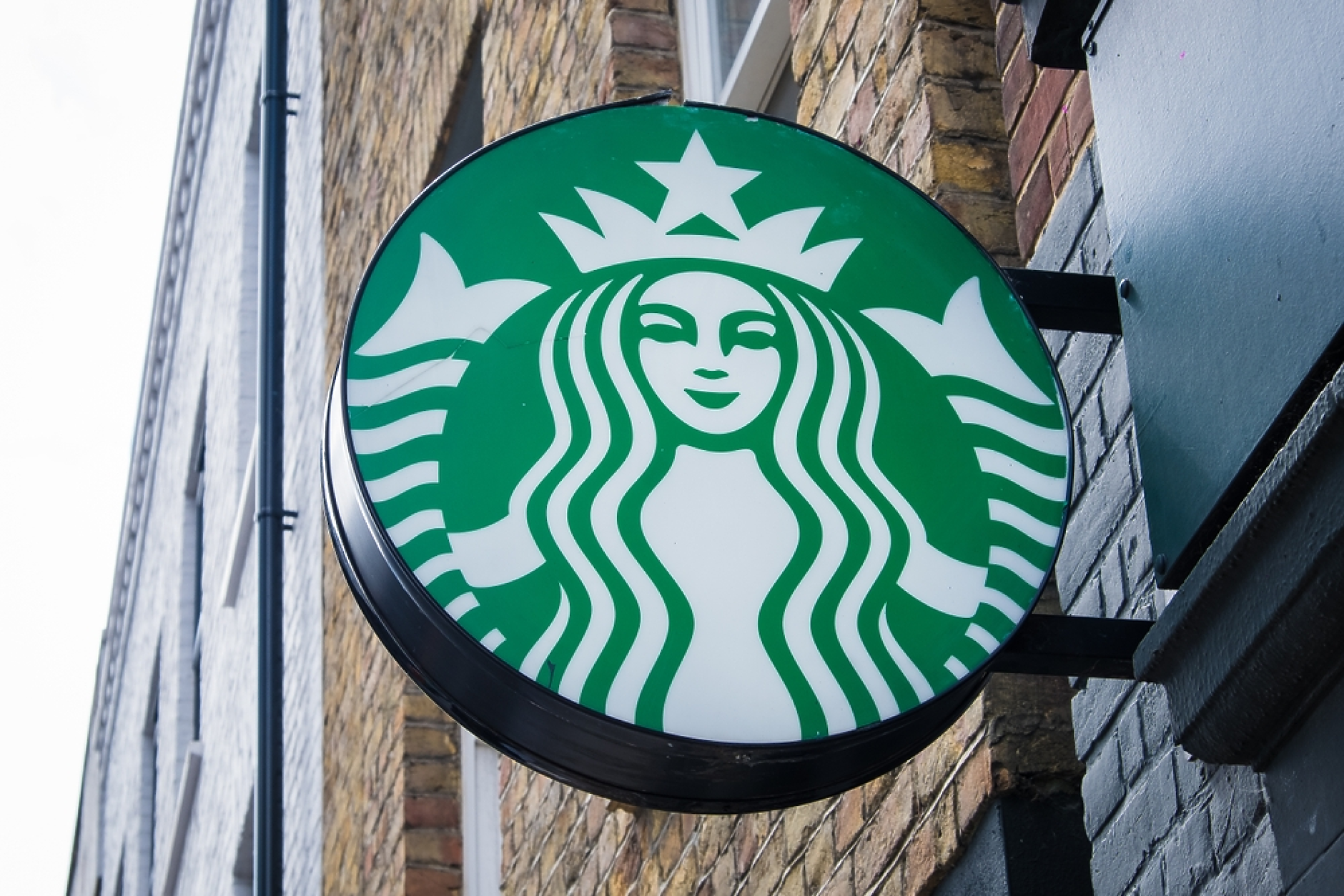 Обиск в централата на Starbucks в Южна Корея след скандалната кампания „Tank Day“