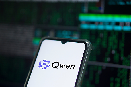 Alibaba срещу Anthropic: китайският AI модел Qwen претендира за пробив в автономната работа