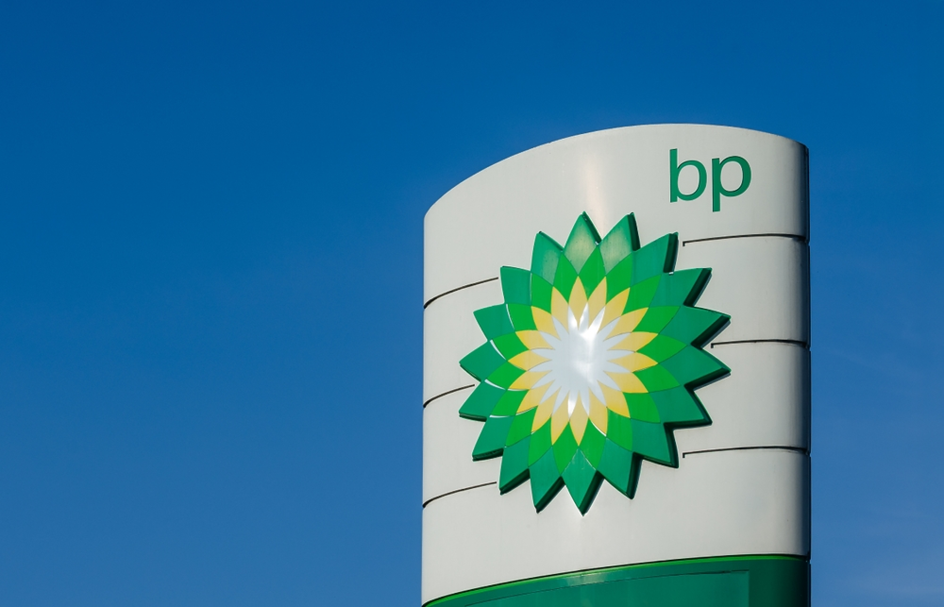 Печалбата на BP се удвои заради скока в цените на петрола след конфликта с Иран