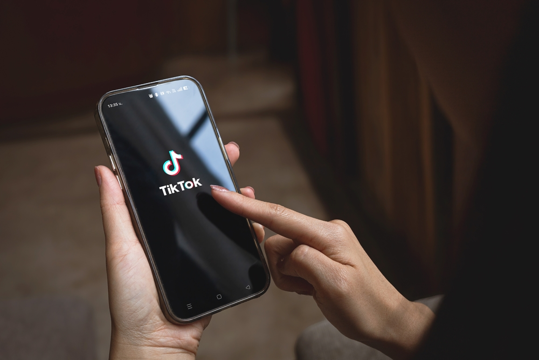 Великобритания разследва TikTok заради мерките за защита на децата
