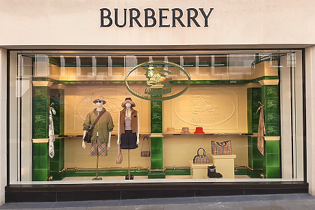 Продажбите на Burberry в Европа са засегнати от войната в Иран, докато в САЩ и Китай растат