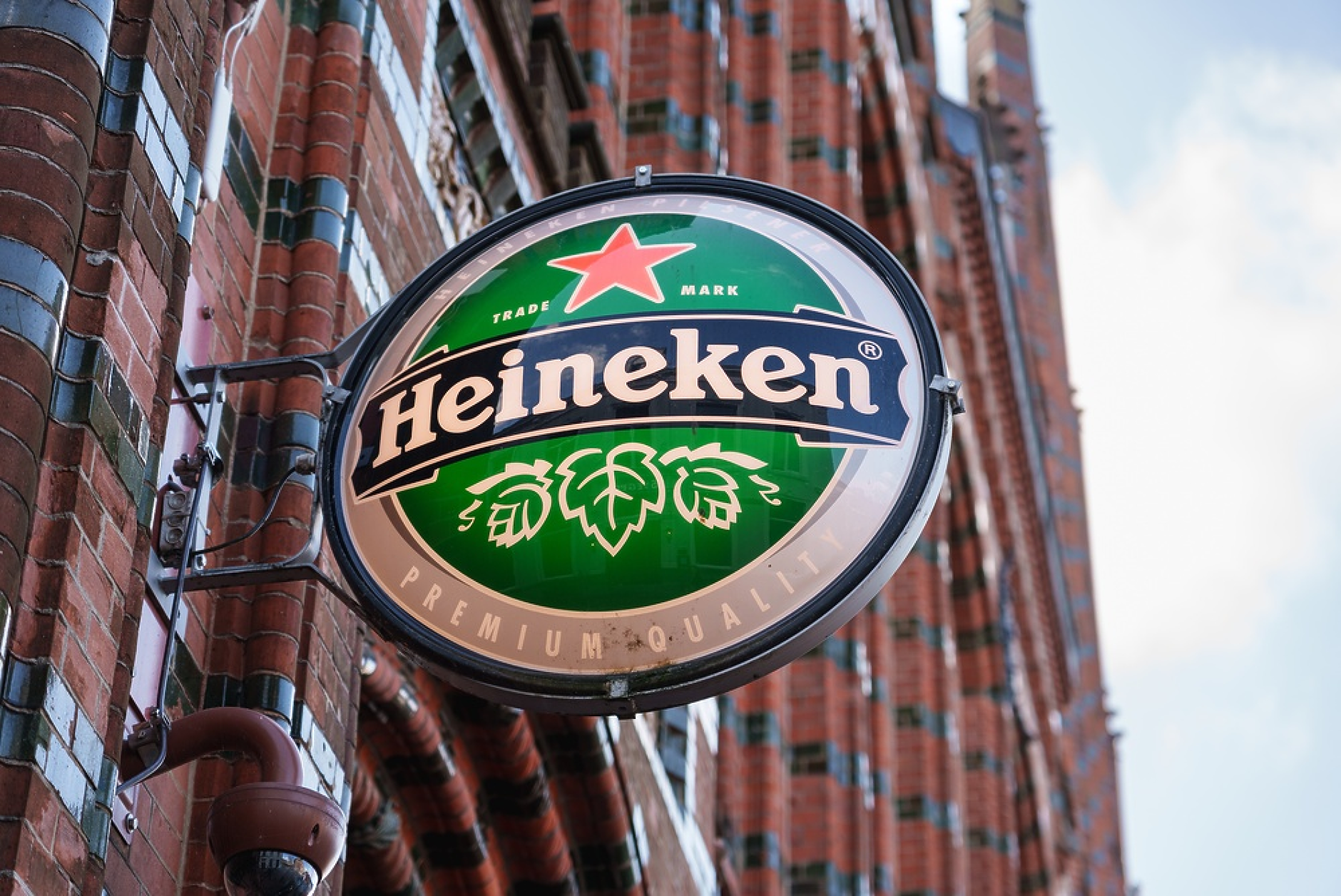 Печалбата на Heineken надмина прогнозите след съкращаването на 3000 работни места