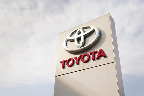 Toyota отчете почти двойно по-висока печалба благодарение на слабата йена и силните продажби на автомобили