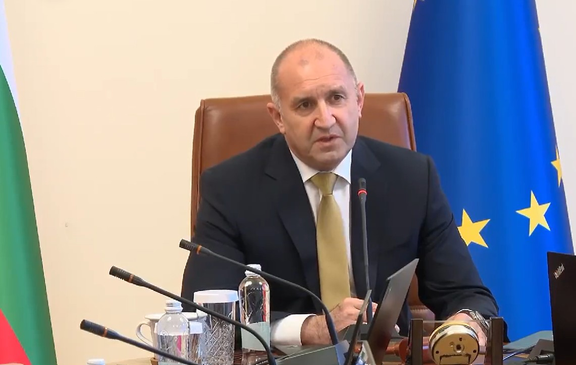 Румен Радев: Шокиращо е, че политици и инфлуенсъри опитват да печелят партийни дивиденти от убийството в Пловдив