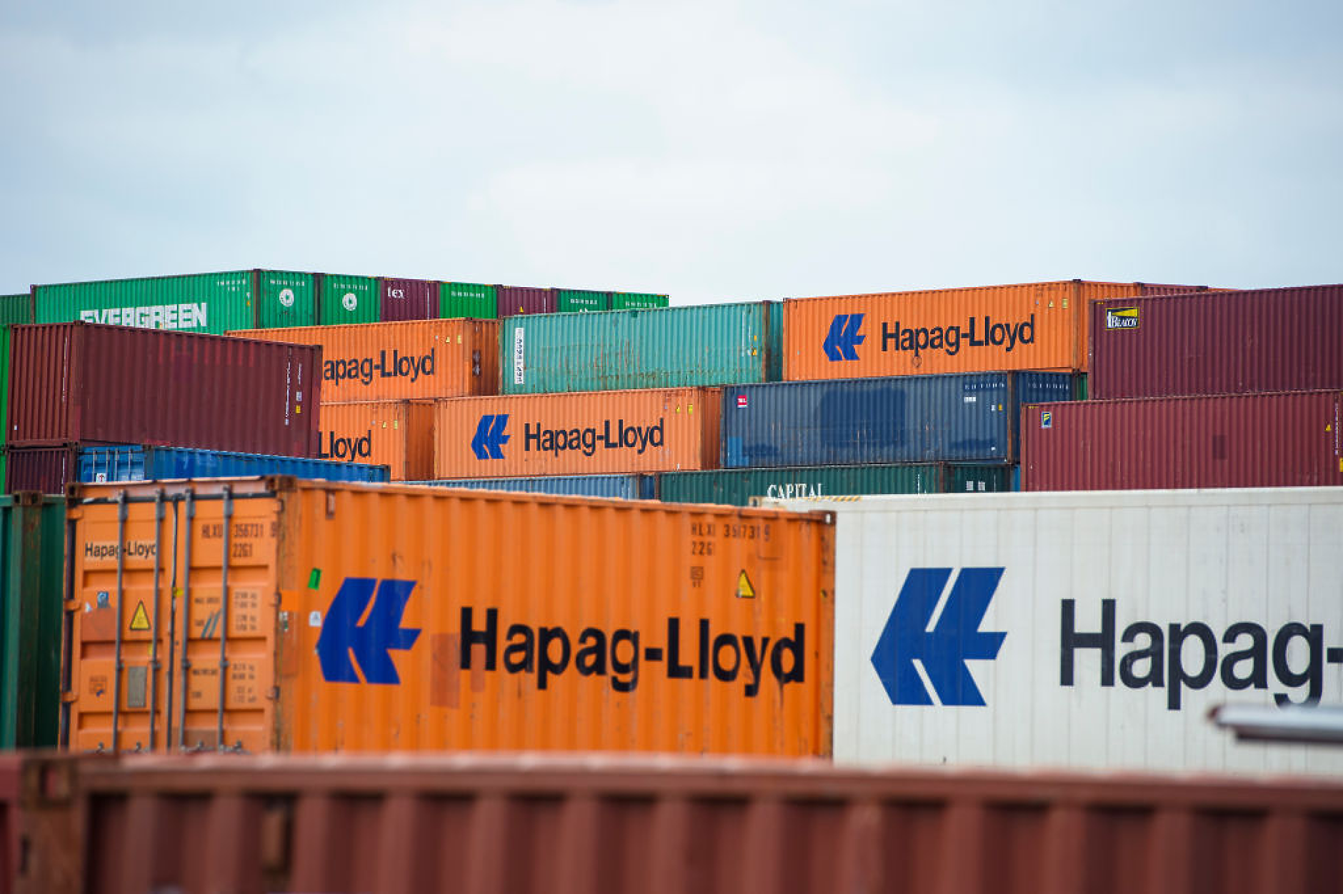 Контейнерният превозвач Hapag-Lloyd търпи огромни щети от кризата в Близкия изток