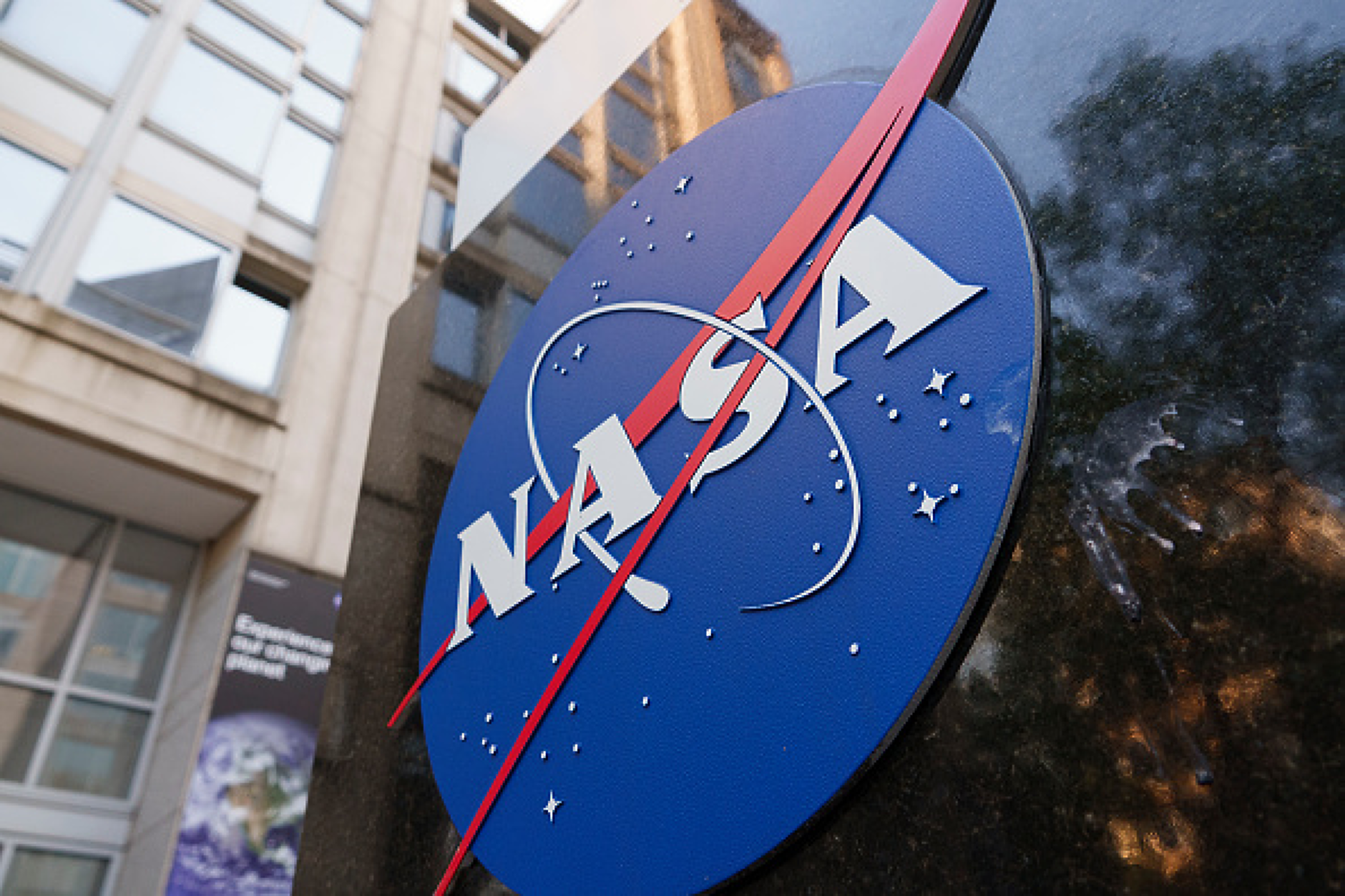 NASA се отказа да спасява обсерваторията Swift, която губи височина в космоса