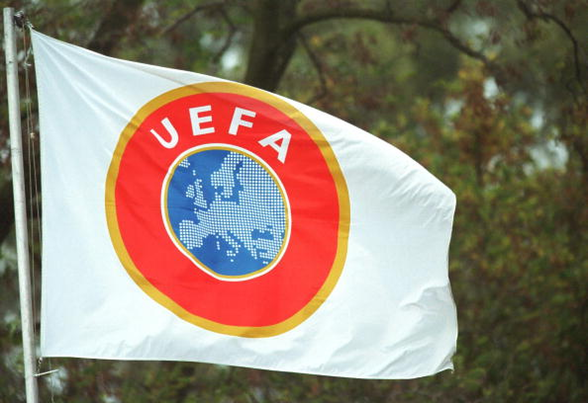 Европейската футболна асоциация UEFA се подготвя да прекрати бойкота на турнирите на FIFA