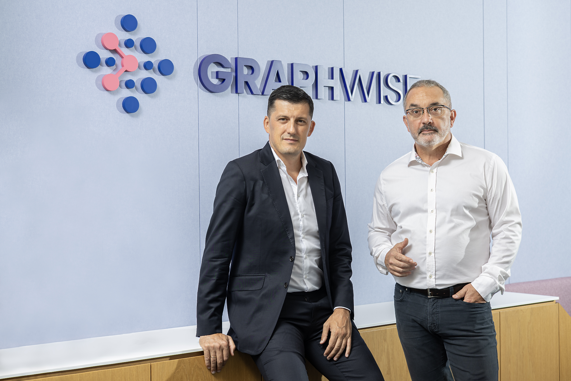 Oakley Capital придобива част от Graphwise в една от най-големите софтуерни сделки у нас