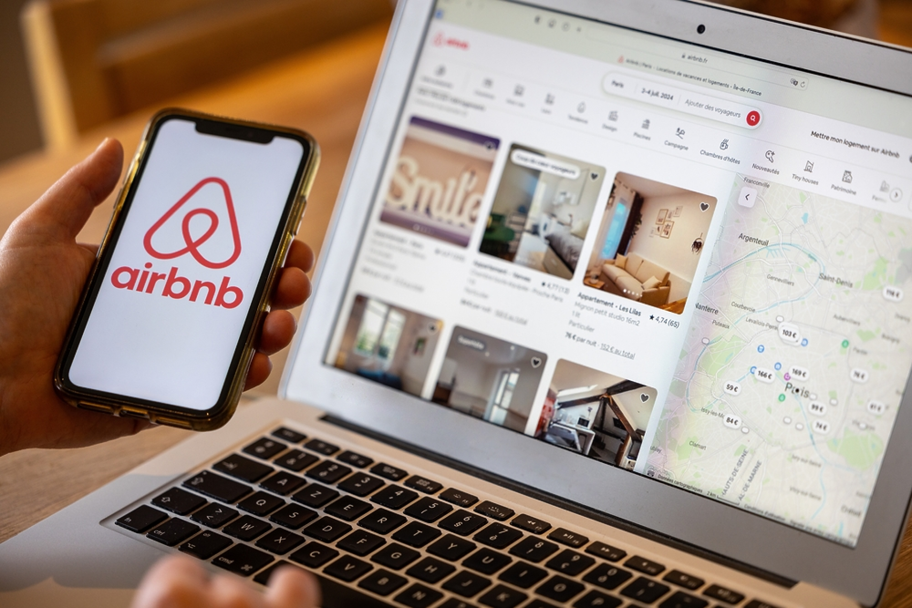 Airbnb надмина прогнозите за приходи заради заселеното търсене за Световното по футбол