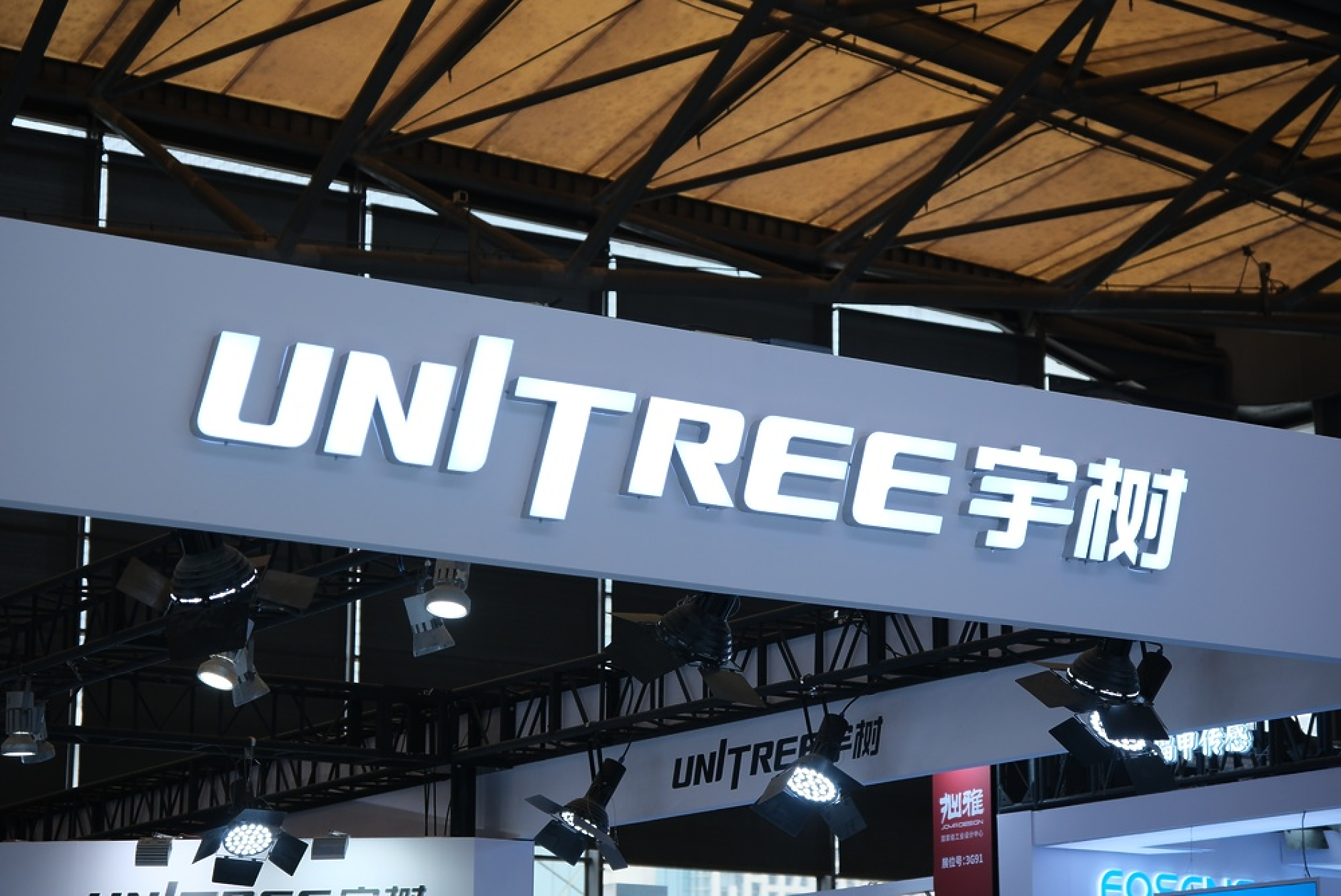 Акциите на китайския роботостроител Unitree скочиха с 629% при борсовия му дебют