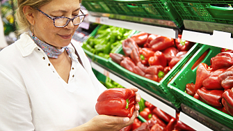 Цените на храните вървят надолу: Ябълките и зелето поевтиняват с над 10%