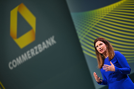 Шефът на Commerzbank сигнализира за напускане, ако не може да се споразумее с Андреа Орчел 