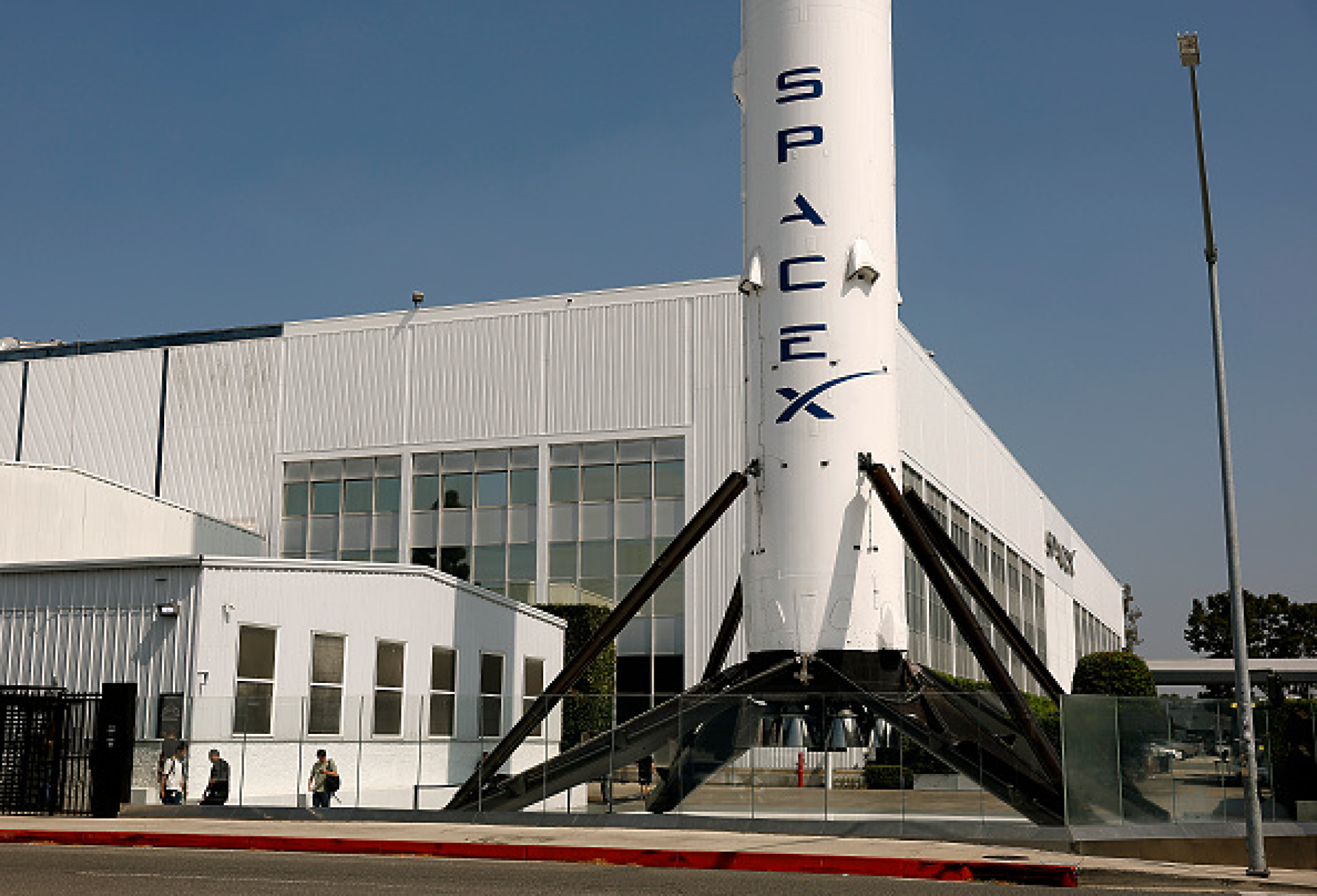 SpaceX изстреля ракета със секретна мисия на Космическите сили на САЩ