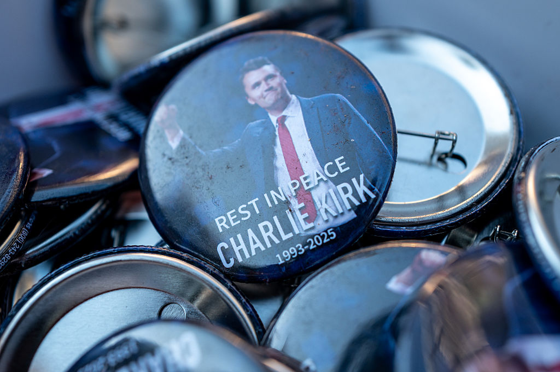 Година след смъртта на Чарли Кърк: Turning Point USA расте, но Тръмп се проваля сред младите избиратели