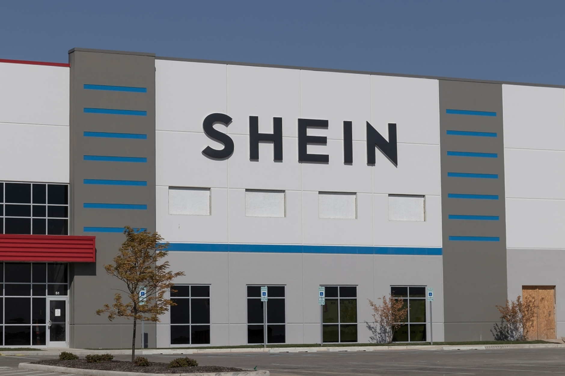 Акциите на Shein поевтиняха с до 10% при дебюта си в Хонконг заради митата и нарастващите разходи