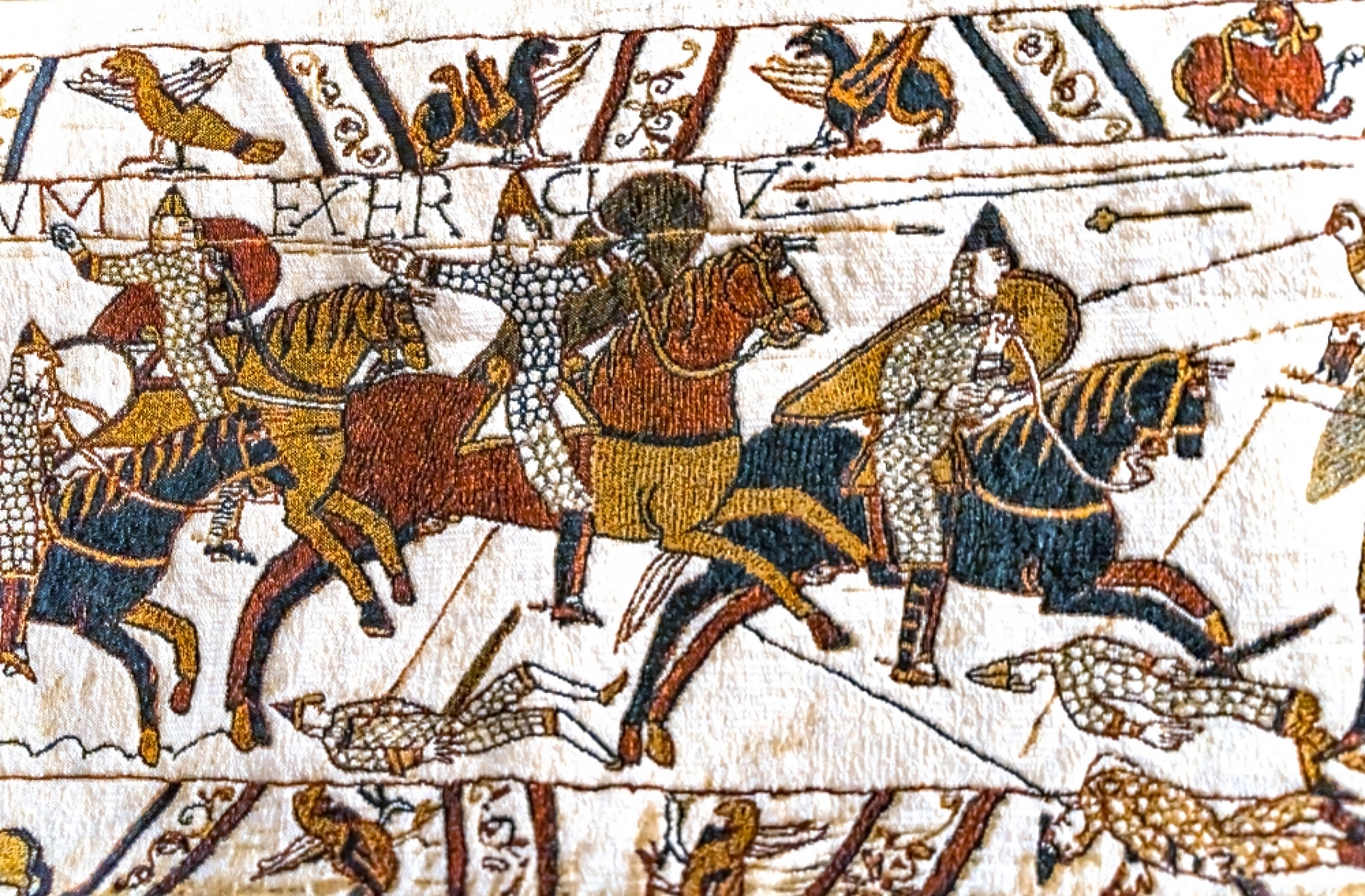 900 години история в 70 метра: гобленът от Байо е изложен в Лондон