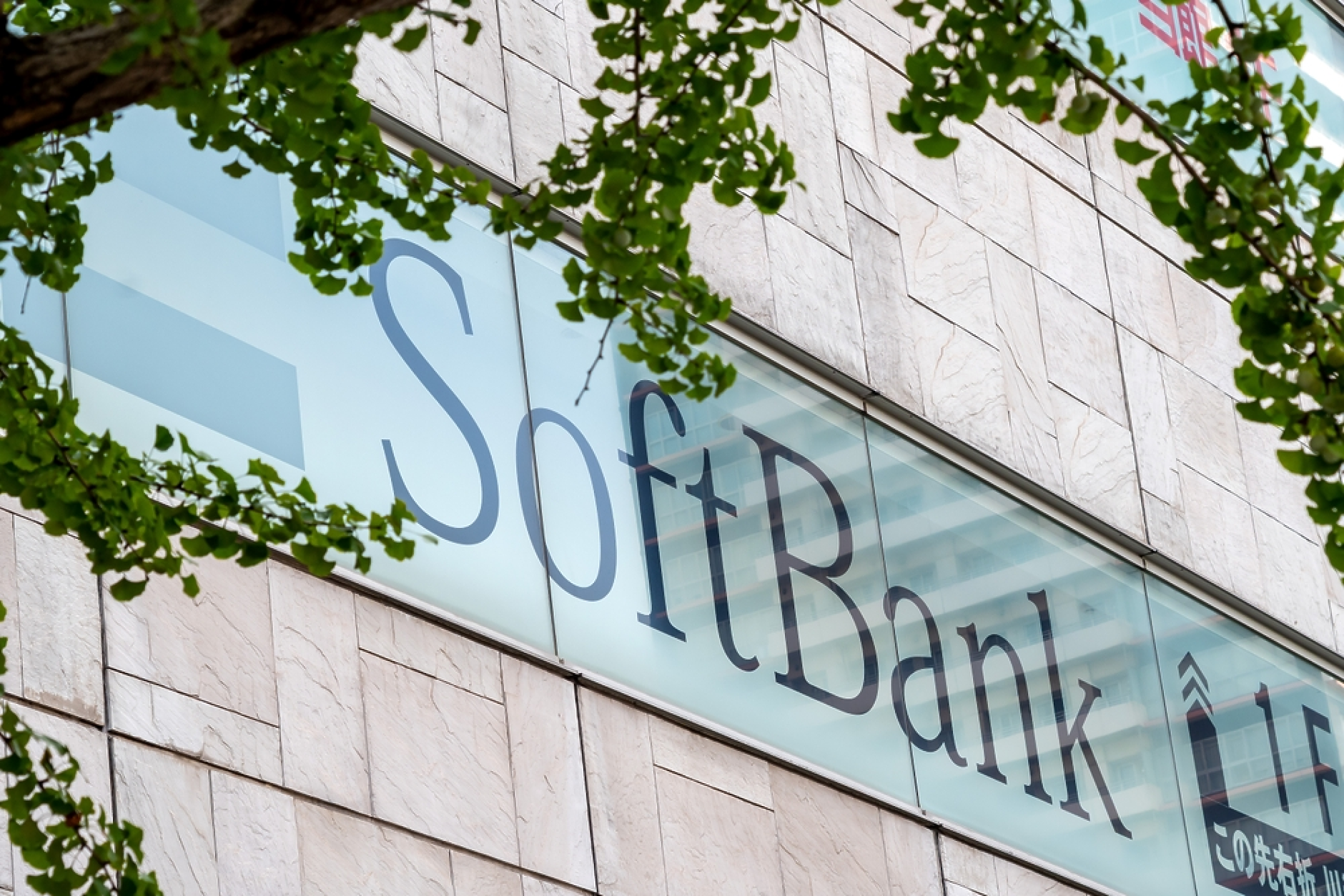 SoftBank привлича над 11 млрд. долара дълг за инвестицията си в OpenAI
