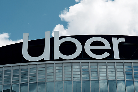 Uber премахва управленски нива и съкращава до 3300 позиции