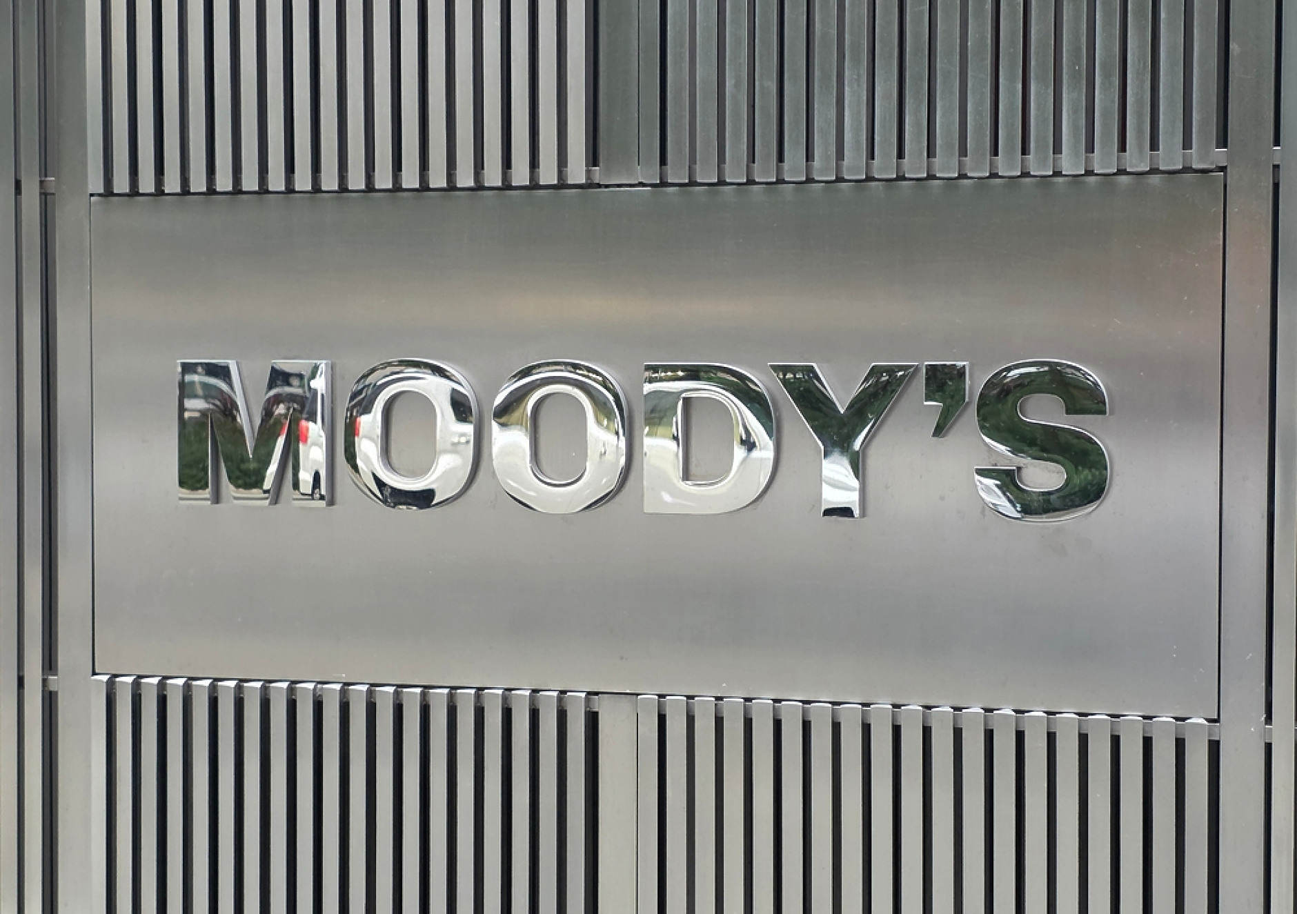 Moody's повиши перспективата на кредитния рейтинг на Гърция на положителна