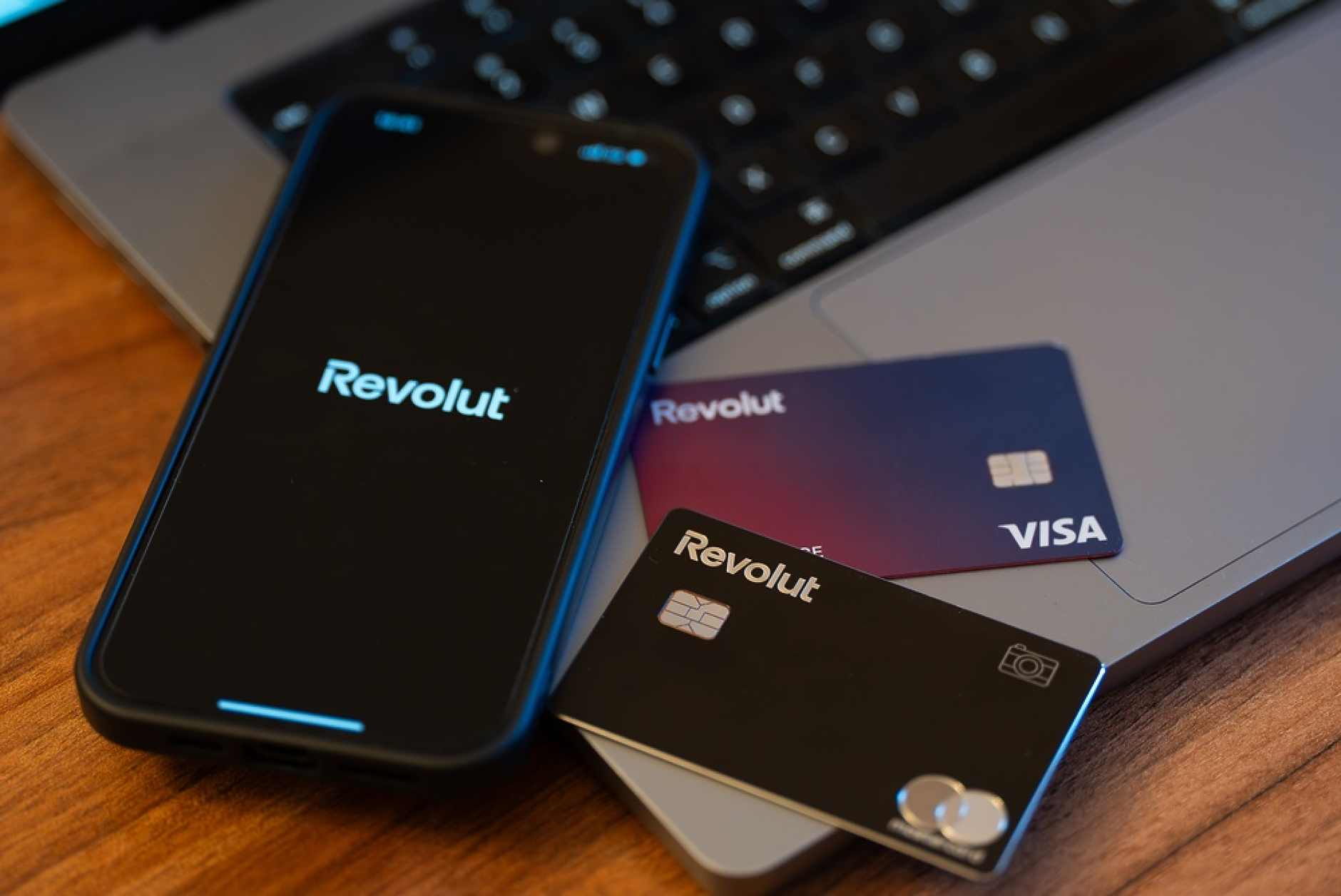 Revolut обмисля двойно листване в Лондон и Ню Йорк при IPO за 115 млрд. долара