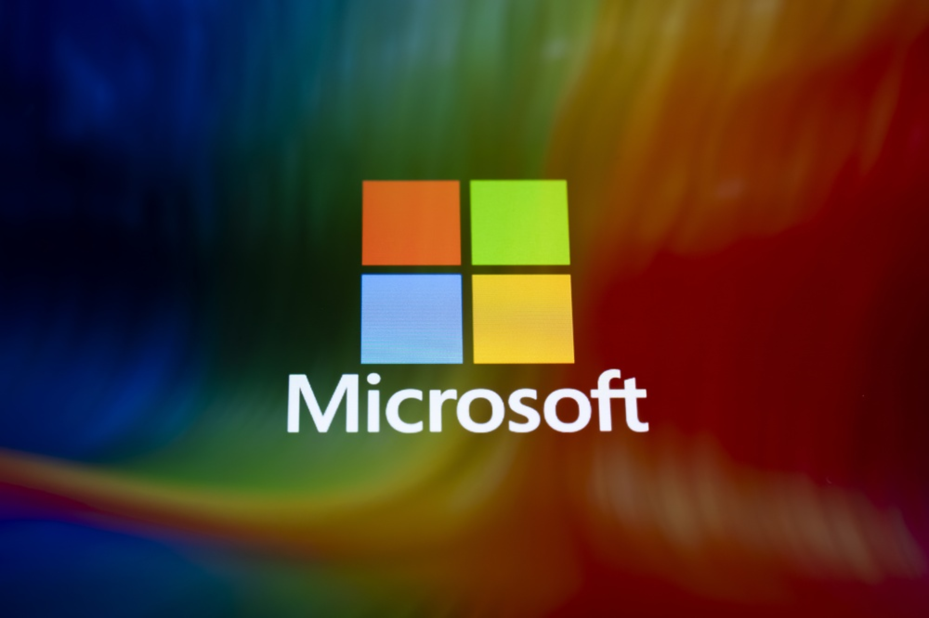 Шефът на Microsoft AI: Не бива да създаваме нов „силициев вид“
