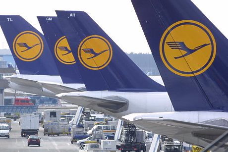 Lufthansa очаква поредна трудна година след покачващите се цени на петрола и проблеми с авиопарка