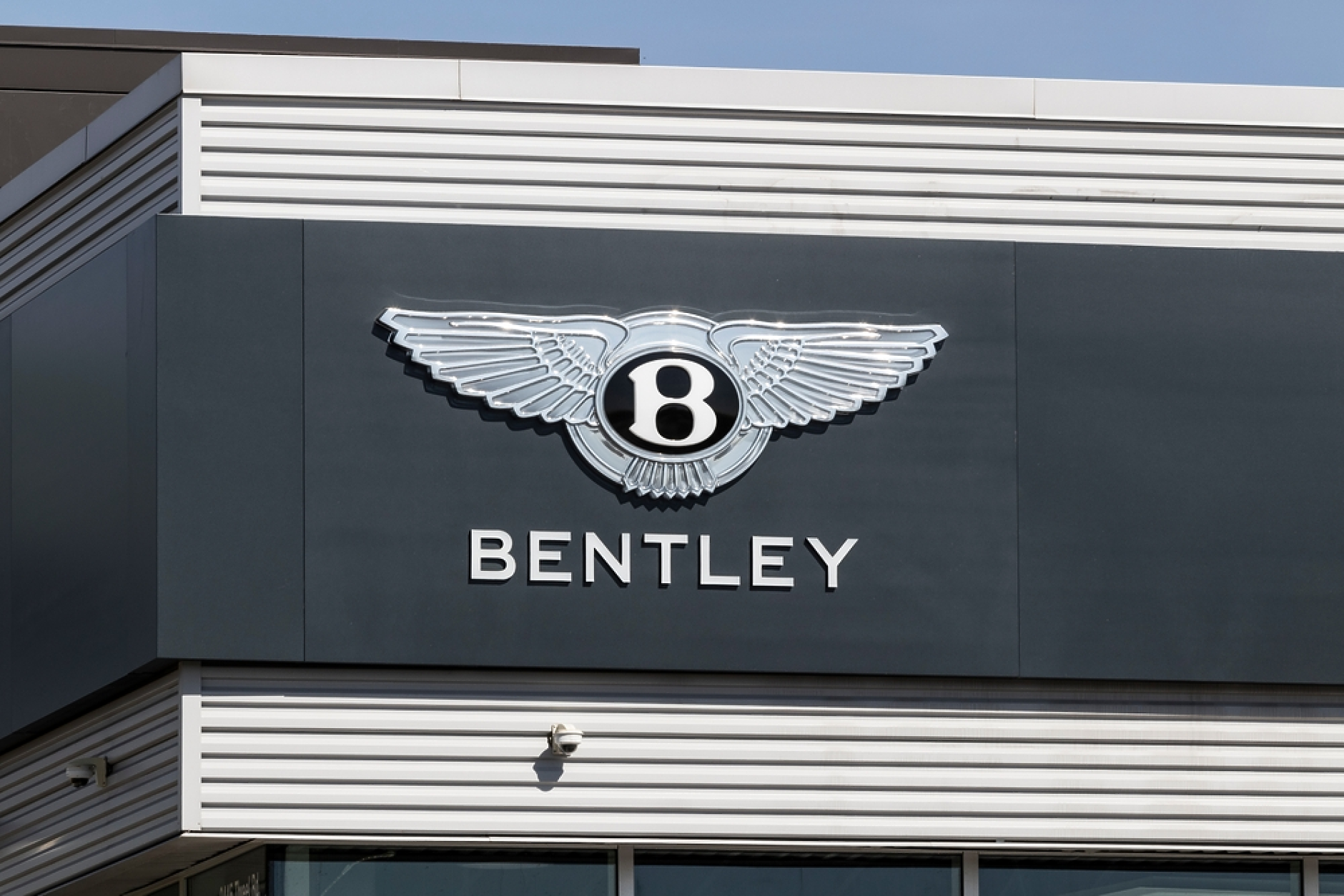 Bentley представи първия си напълно електрически автомобил Torcal