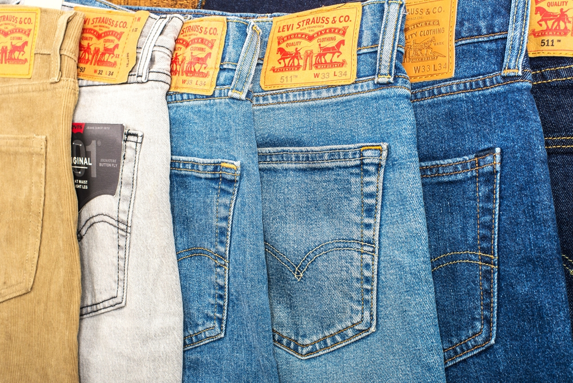 The Wall Street Journal: Новото пазарно завръщане на прочутите джинси Levi's и новите рискове пред компанията