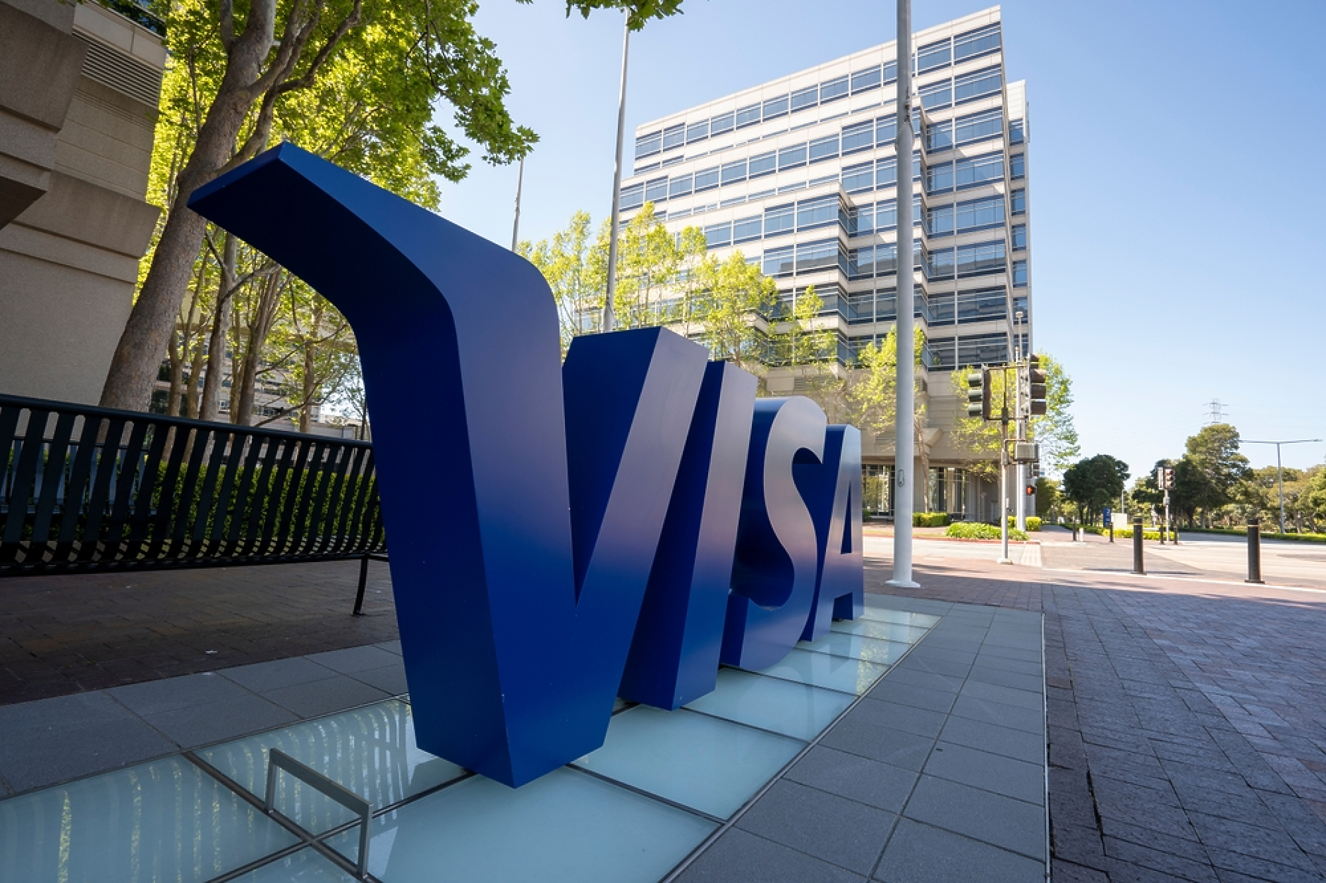 Visa получи „зелена светлина“ от Пекин за бизнес операции с банкови карти след 40 години на работа с Китай