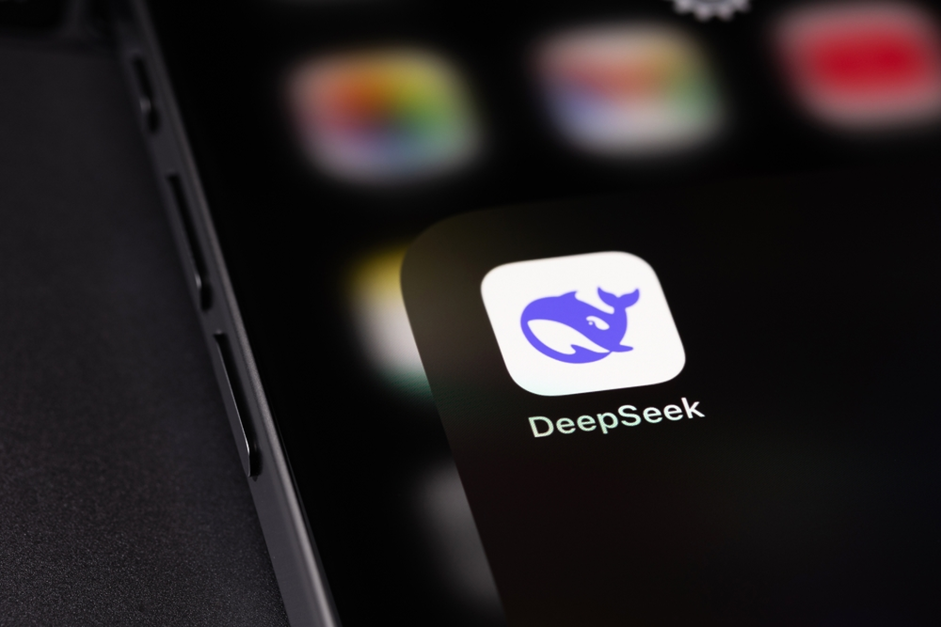 Moonshot AI готви IPO при оценка от 50 млрд. долара, докато DeepSeek набира до 13 млрд. долара