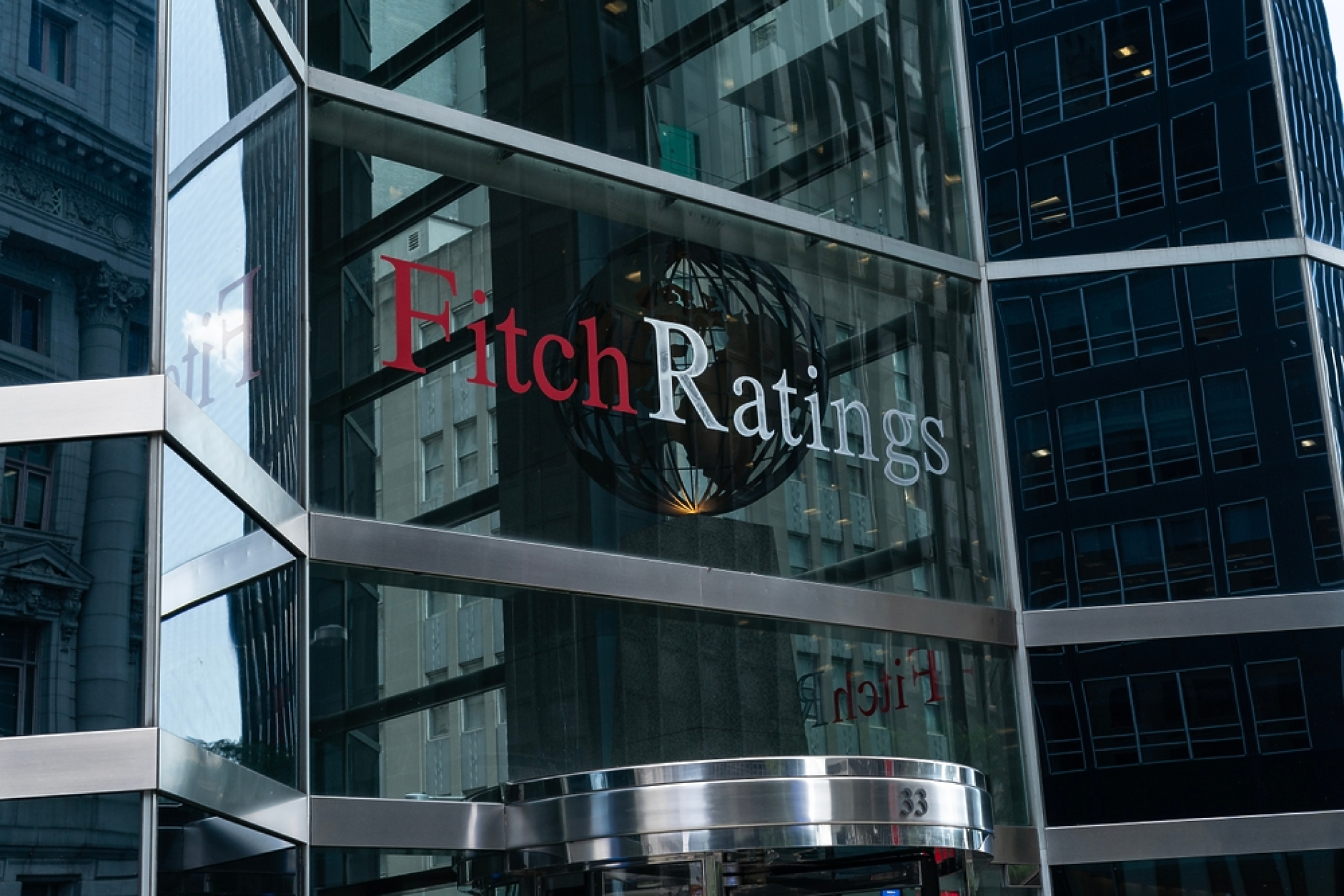 Франция получи предупреждение за бюджета, след като Fitch  понижи перспективата пред кредитния рейтинг на страната