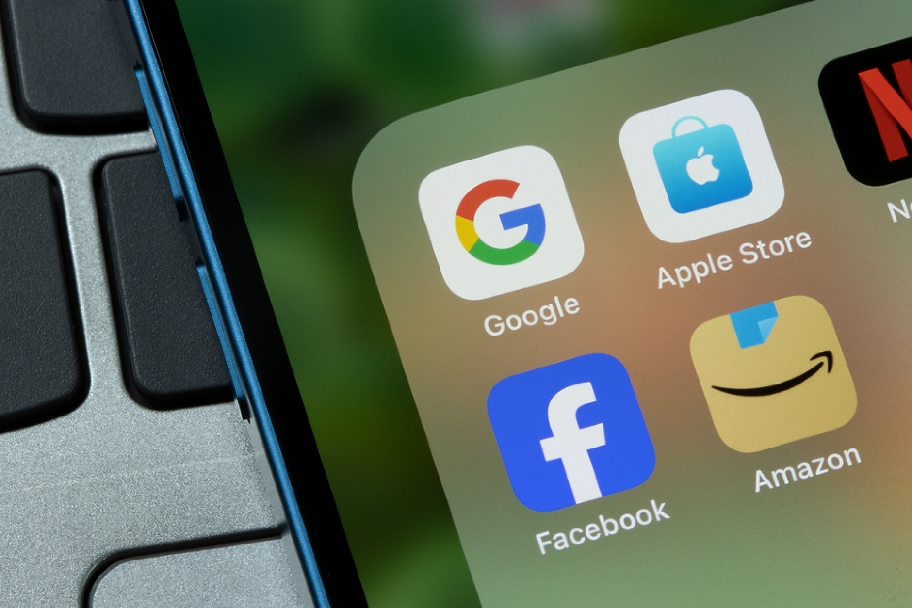 Южна Корея глоби Google и Apple с милиони заради нелоялни практики