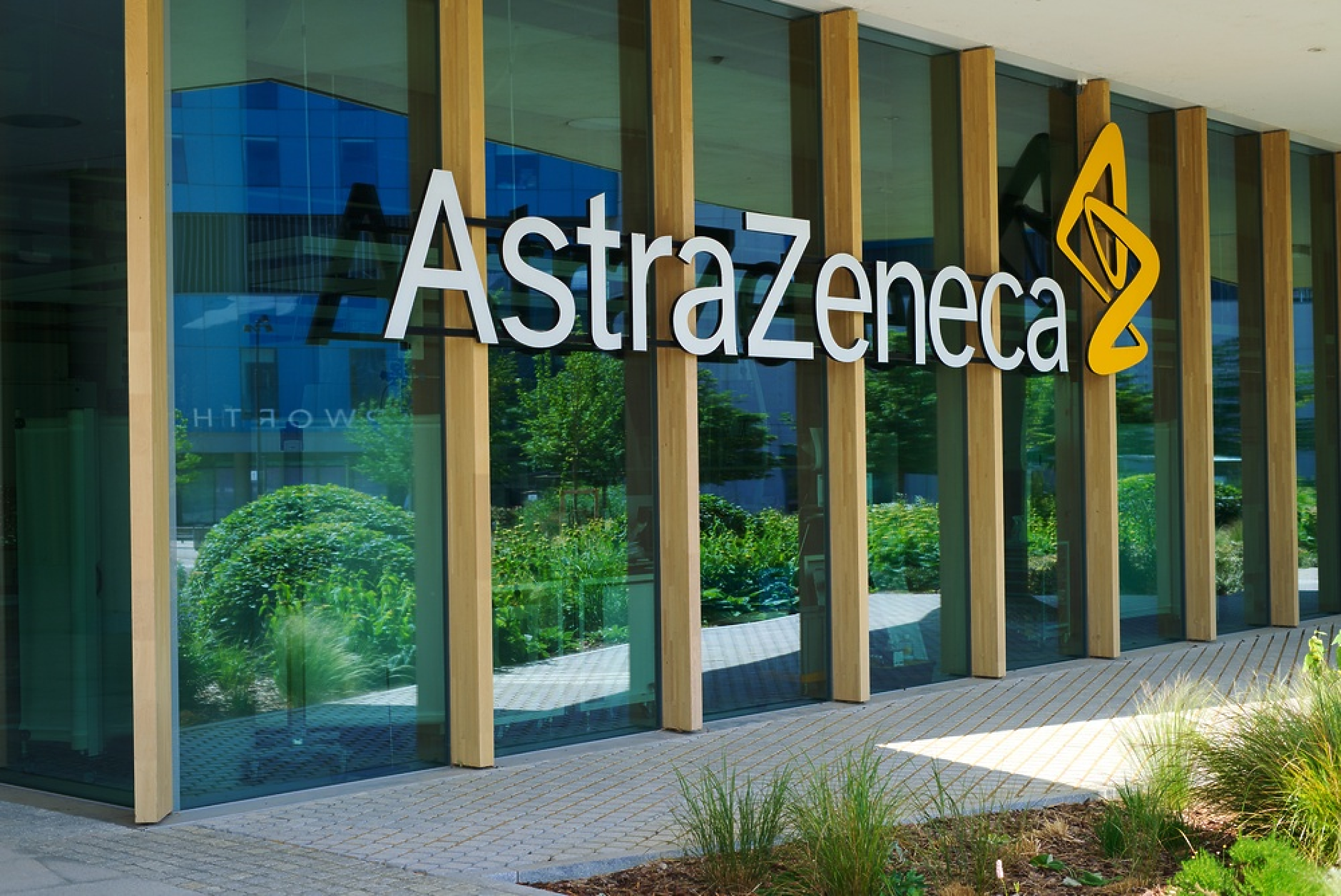 AstraZeneca увеличава печалбата си с 23% на фона на силни продажби на онкологични медикаменти